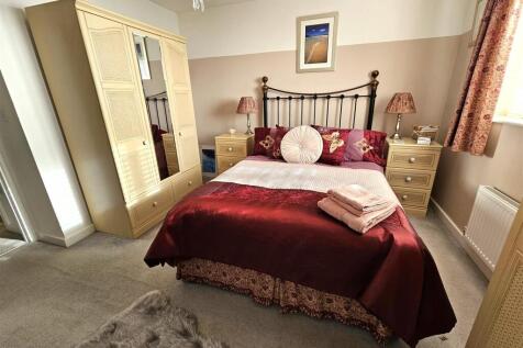 Bedroom 1.jpg