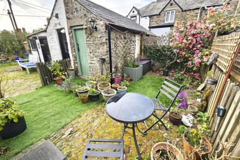 Garden to Rear of Cottage.jpg