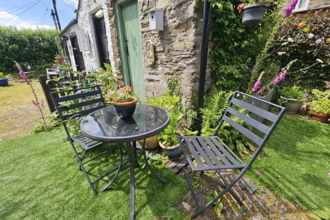 Dine al fresco.jpg