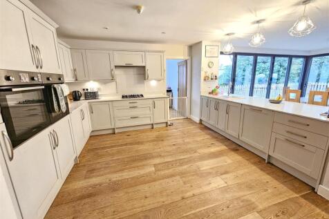 Kitchen Area.jpg