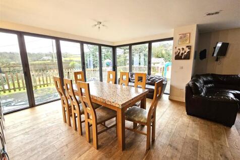 Dining Area.jpg