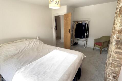 Bedroom 2 (2).jpeg