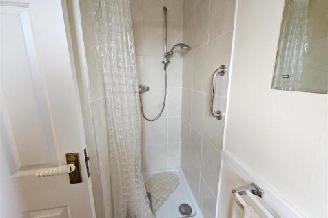 En Suite Shower.jpg