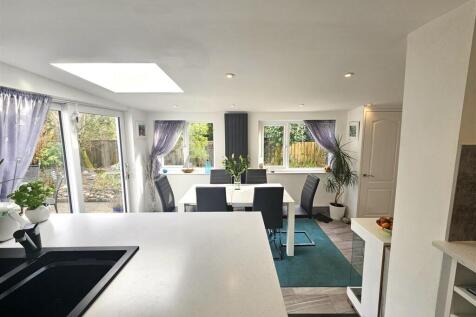 Kitchen Dining.jpg