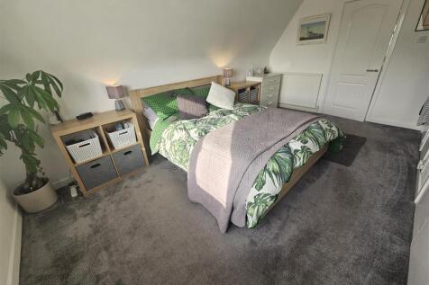 Bedroom 1 (2).jpg