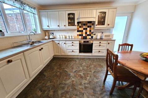 Kitchen Area.jpg