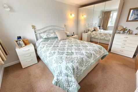 Bedroom 1.jpg