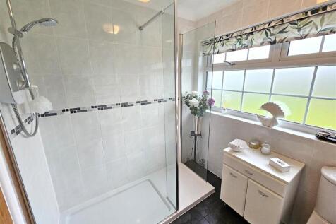 Shower Room.jpg
