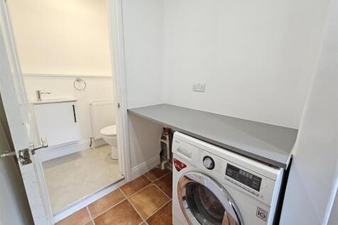 Utility and Cloakroom.jpg