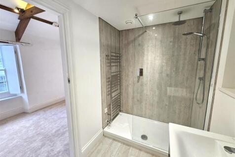 En Suite Shower.jpg