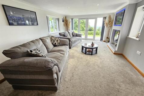 MAIN LOUNGE AREA.jpg