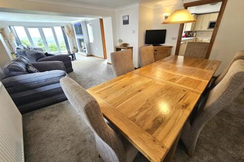 Dining Room.jpg