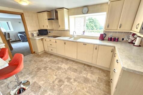 Kitchen 1.jpg