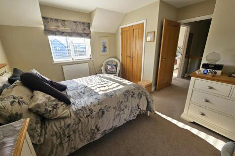 Bedroom 1 (2).jpg