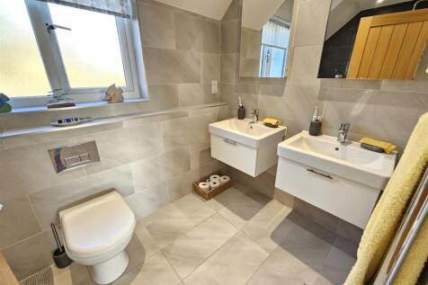 En Suite His n Hers.jpg