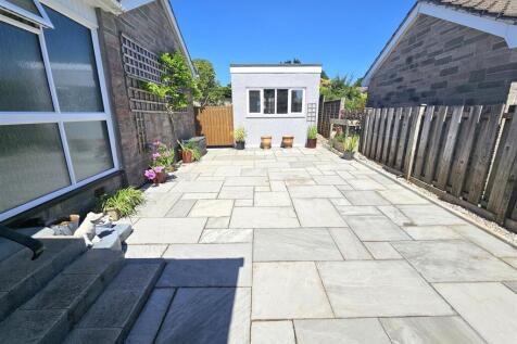Further Driveway.jpg
