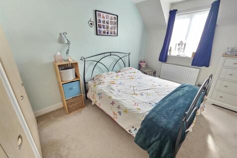 Bedroom 1.jpg