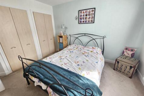 Bed 1.jpg