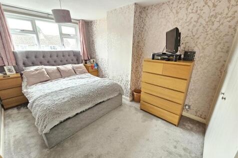 Bedroom 1.jpg