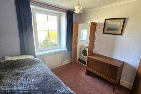 Bedroom 4.jpg