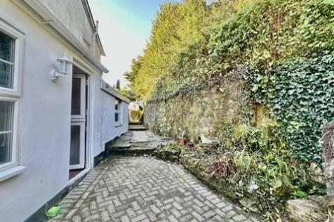 Side leading to Garden