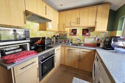 Kitchen 2.jpg