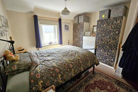 Bedroom 1.jpg
