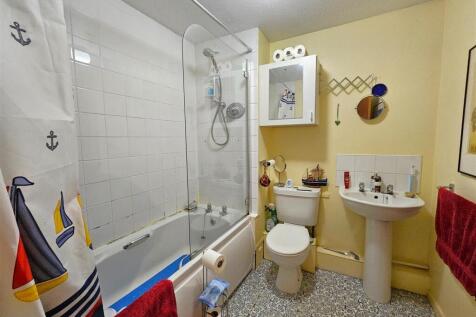 Bathroom.jpg