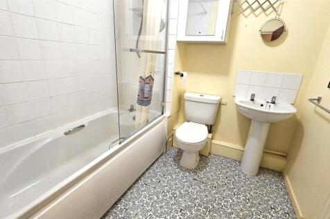 Bathroom.jpg