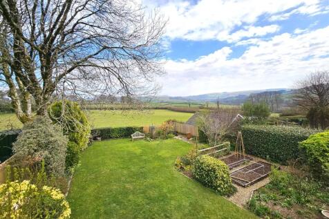 Rear views over gardens.jpg