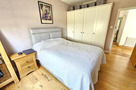 Bedroom 1 (2).jpg