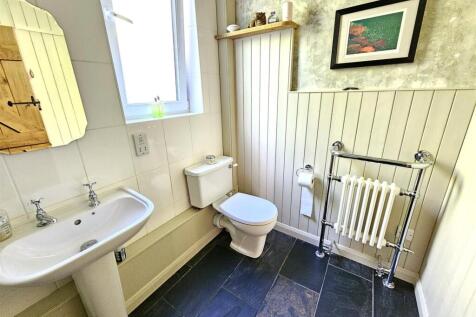 Bathroom (2).jpg
