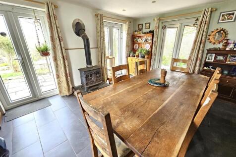 Dining Area.jpg