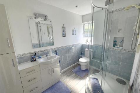 Family Bathroom.jpg