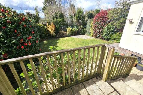 Rear Steps to Garden.jpg