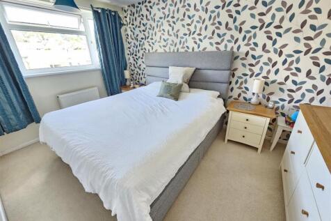 Bedroom 1.jpg