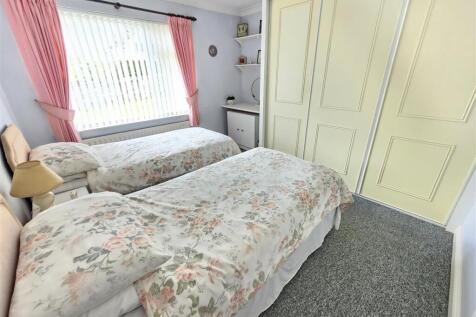 Bedroom 2 (2).jpg
