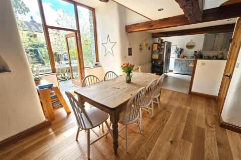 Dining Area.jpg