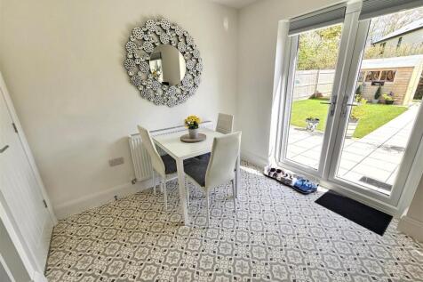 Dining Area.jpg