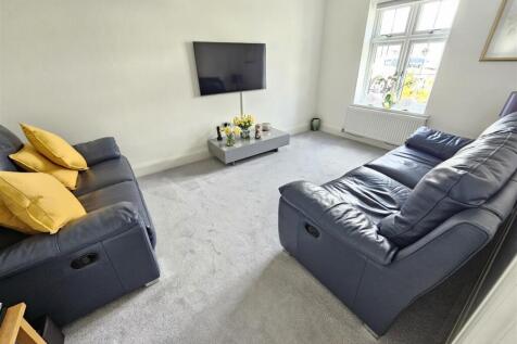 Lounge 1.jpg