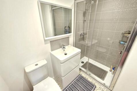 En Suite Shower.jpg