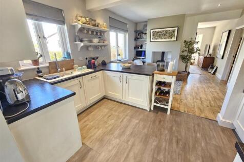 Kitchen 1.jpg