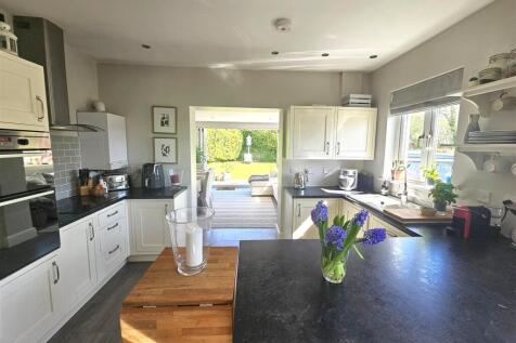 Kitchen to Garden Room.jpg