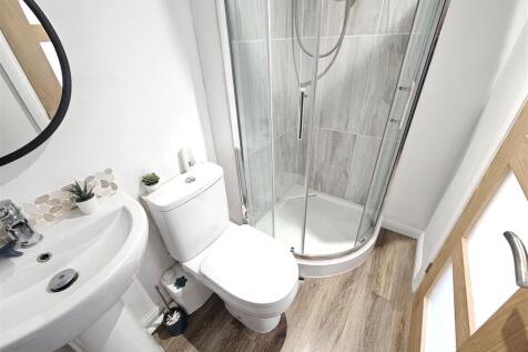En Suite to Bed 3.jpg