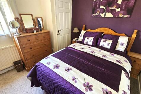 Bedroom 1.jpg