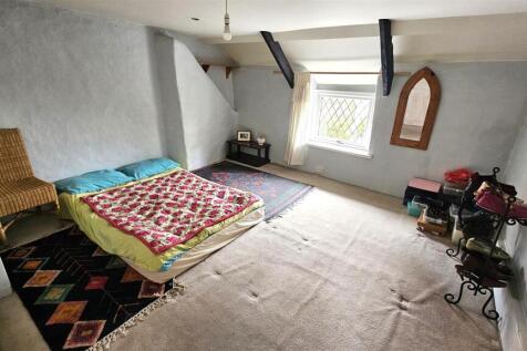 Bedroom 1.jpg