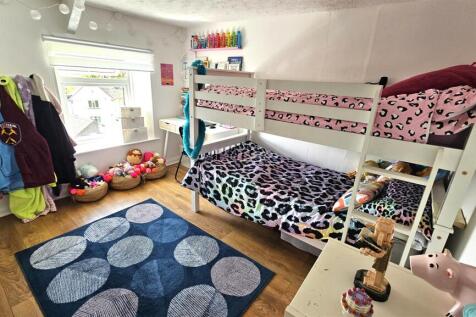 Bedroom 1.jpg
