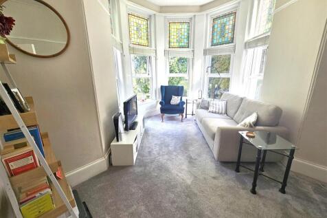Living Area (2).jpg