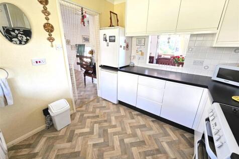 Kitchen (2).jpg