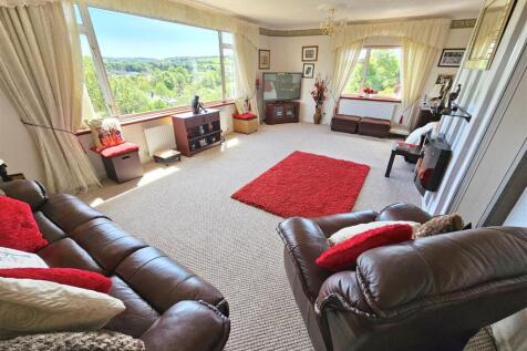 Living Room.jpg